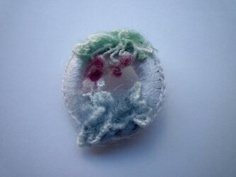 青い小鳥のブローチの画像