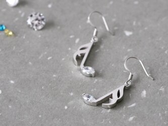 16分音符 ゆれる ピアス シルバー925の画像