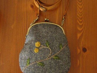手刺繍・がまぐちポシェット（ponpon-hana）の画像
