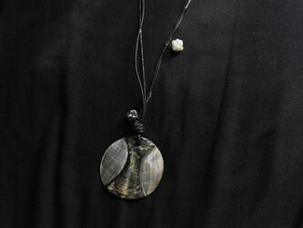 『Monotone』ペンダント（Shell top）の画像
