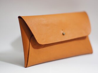 包み込むようなペンケース（キャメル）の画像