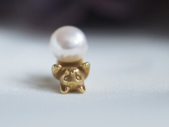 パールと猫のピアス／アンティーク 片耳の画像