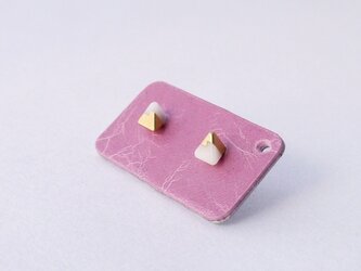 三角ピアス　白ｘ真鍮の画像