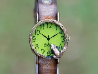 池をのぞく蛙腕時計M ライムの画像