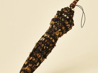 ラメ糸のフサを織り込んだパラソルの画像