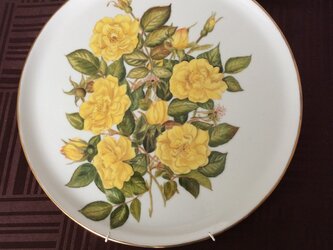 黄色のバラの絵皿の画像