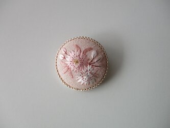 桜のブローチの画像