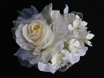 rose corsage (オフホワイト)の画像