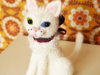 特大猫あみぐるみ（毛糸のぬいぐるみ）の画像