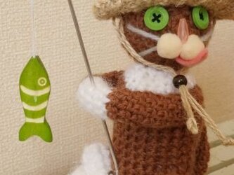 釣り猫（白茶）の画像