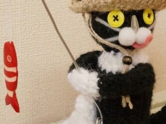 釣り猫（白黒）の画像