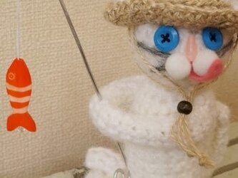 釣り猫（白）の画像