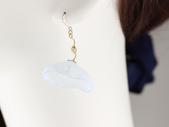 poppy ピアス（イヤリング変更可）baby blueの画像