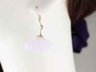 poppy ピアス（イヤリング変更可）light purpleの画像