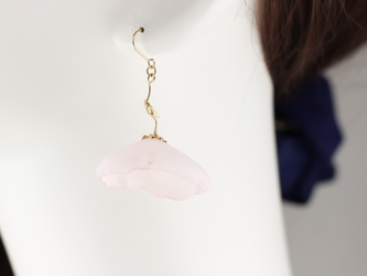 poppy ピアス（イヤリング変更可）baby pinkの画像