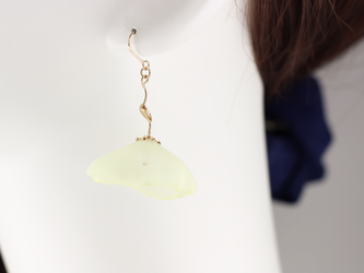 poppy ピアス（イヤリング変更可）lemon yellowの画像
