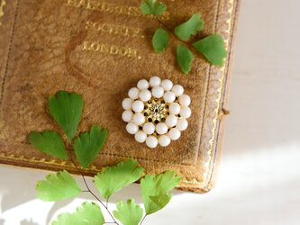 【ブローチ・数量限定再販】アンティークレトロなお花　アイボリーの画像