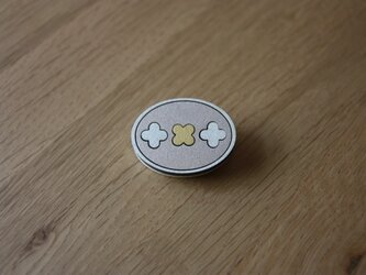 木製のかろやかな-モザイクブローチ-　よつ花トリオ・薄香の画像