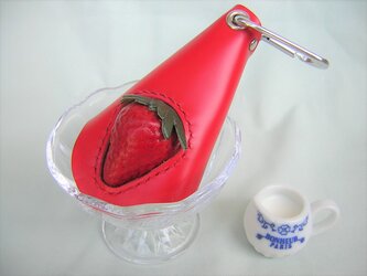 イチゴの本革キーケース(レッド)の画像
