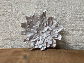 革花のブローチピン 2Lサイズ 白の画像