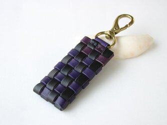 手染め革　風のキーホルダー　ナスカンタイプ　紫の画像