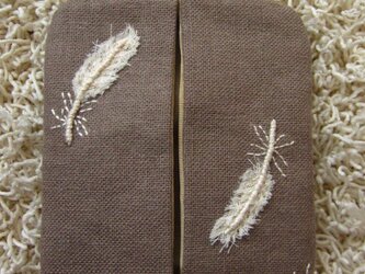 手刺繍・ぽけっとティッシュケース（羽根・亜っちま様オーダー品）の画像