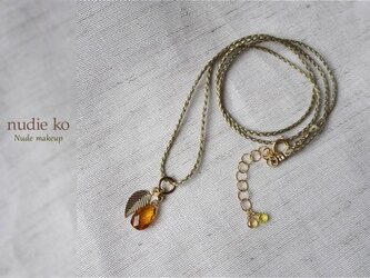 草木染シルクネックレス「蜜」蓬染 x ブランデーシトリン14kgfの画像