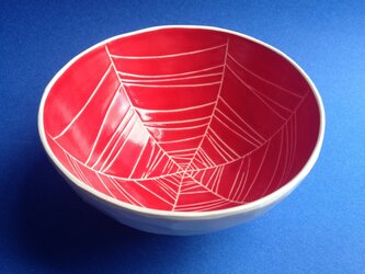 red bowl (spider web) 中の画像