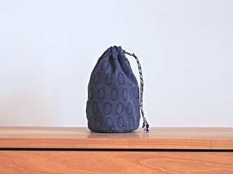 ハーフリネンの丸底巾着（M）／ブルー（0の点滅柄）の画像