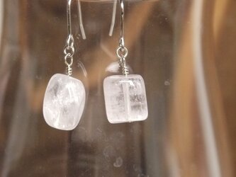 No.32P039 クンツァイトの一粒ピアス（V）の画像