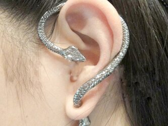 スネークイヤーカフ 蛇 パンク　ロック　 ピアス / 燻しシルバーの画像