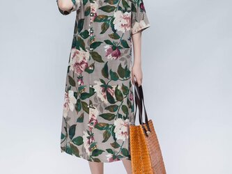 上品な花柄リネンワンピースの画像