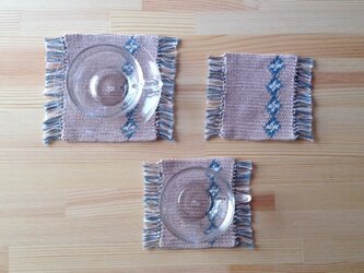 手編みのコースターセット（大1枚小2枚）の画像