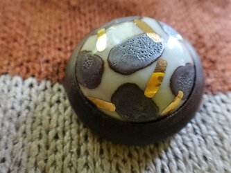 ボタン　磁器と紫檀　金茶の画像