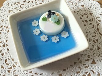 名前入り☆little flowerブルーケーキのアクセサリートレイの画像