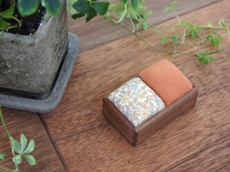 針山（ウォルナット／橙＋うす茶小花）の画像