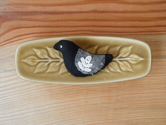 小鳥のブローチ　黒にヘリンボーンの翼の画像