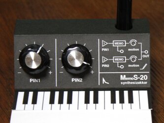 【メモ】MemoS-20PE　シンセサイザー型・ペンスタンドメモ・SKP付きの画像