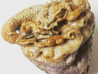 新潟阿賀野産天然アメジスト手彫り風水置物、龍の画像