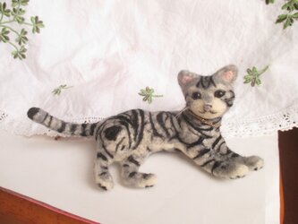 羊毛フェルトドール　アメショーのねこちゃん　お座りしてまってるよの画像