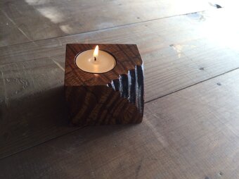 木と漆の燭台 栴檀の画像