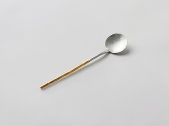 真鍮の小さいまあるいスプーンの画像