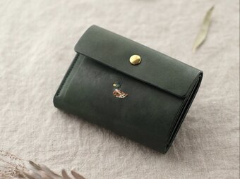 刺繍のある今いい財布　三つ折り　ミニ財布　グリーン　カモの刺繍