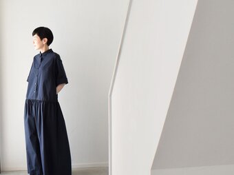 七分袖切替ギャザーロングワンピース：紺［OP33HSNV］の画像