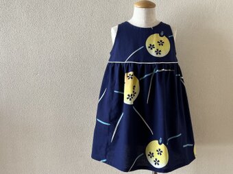 子供　浴衣地ひかえめフレアーワンピース　ほたる（紺地）　80-130サイズ〈受注製作〉