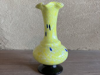 手吹きの花器の画像