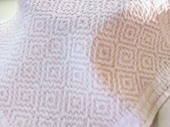 刺し子ふきん/カバー    柿の花刺し  淡いピンク   【受注制作】の画像