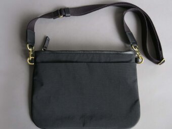 n×l flat shoulder bag (black×black)の画像
