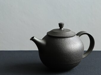 鉄化粧後手急須 丸型 中の画像