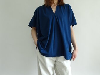 大人の夏服／スリットネック天竺プルオーバー＜ニュアンスブルー＞の画像